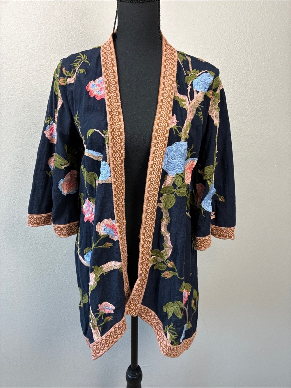 Sundance Tolani Rare Romance Blooms Embroidered Kimono Jacket Navy Pink Floral S - Picture 3 of 7